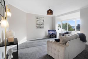 Spacious Living Room & Modern Comforts, Sleeps 4