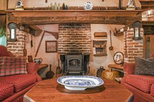 Hell Fyre 1594 by inspirestays-com