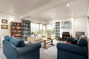 Stunning River Views, Tranquil Split-Level House, Private Garden & Parking - Golant