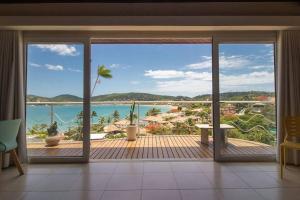 Maravilhosa Mansão em Frente à Praia da Ferradura Por Luxury Rentals