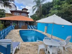 Casa de praia, amplo espaço com 3 dormitórios sendo duas Suítes e mais um banheiro multiuso. Casa pertinho da Praia, situada a 200 metros da linda e tranquila Praia de Boraceia - Juréia