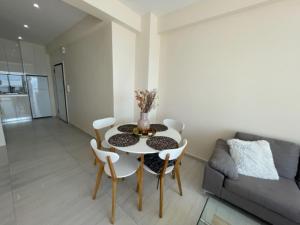 Modern Beachfront apartment Mamizona