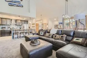 White Wolf #890 - Great Home with Private Outdoor Hot Tub - Shuttle to Slopes - Frisco