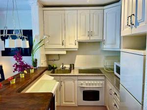 Hermosa casita de pueblo con piscina en Benahavís