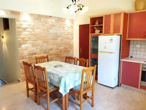 Corfu Villa Memos
