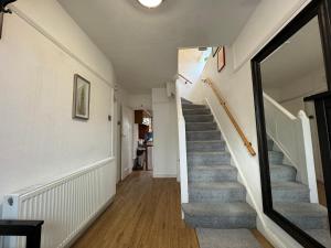 3 Bedroom House with Garden in Cheam, London
