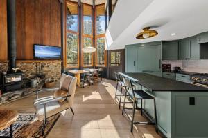 Birchwood Retreat by Tahoe Getaways - Newly Remodeled Pet Friendly Home in Alpine Meadows with Wood Fireplace, Hot Tub & Ski Shuttle!