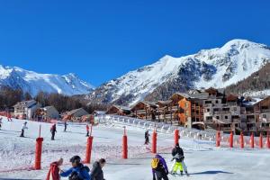 Appartement Duplex T3 6 personnes les Orres 1800 Tout Confort Pied des Pistes