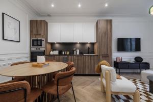 PoeticStay - Champs Elysees