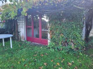 Maisons de vacances La Maison du Donjon - Gites de 8 personnes, parking prive avec jardin terrasse : photos des chambres