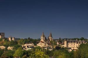 Maisons de vacances La Maison du Donjon - Gites de 8 personnes, parking prive avec jardin terrasse : photos des chambres