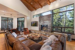 Parade of Homes triple award winning estate, short WALK TO SLOPES, sprawling modern luxury!!