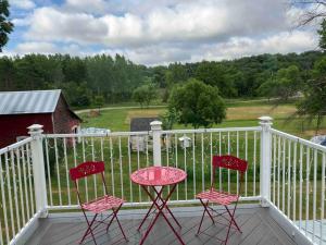 Bass Creeks Outback Quaint & Cozy