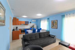 Family-friendly apartments with swimming pool Opatija - 7916
