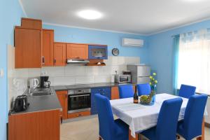 Family-friendly apartments with swimming pool Opatija - 7916