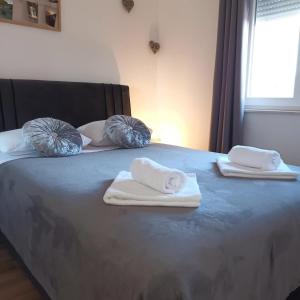 Family friendly house with a swimming pool Sibenik - 21939