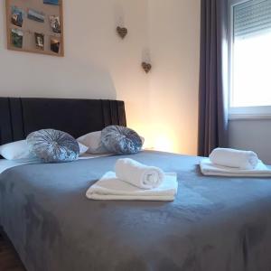 Family friendly house with a swimming pool Sibenik - 21939