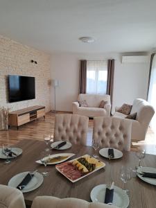 Family friendly house with a swimming pool Sibenik - 21939