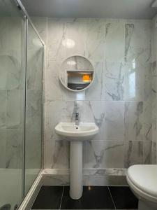 4- Lovely 1-bedroom serviced apartment West Midlands