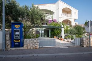 Apartments with a parking space Novalja, Pag - 4128 