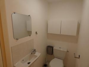 Maisons de vacances Maison 40m² avec piscine, WiFi et jardin prive – Ideale pour 4 personnes a Notre-Dame-de-Monts - FR-1-540-145 : photos des chambres