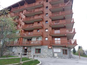 Grand 4 pièces aux Arcs 1800 avec accès ski et sauna - FR-1-411-909