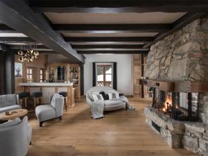 Chalet luxueux avec spa, piscine et vue sur pistes à Courchevel 1550 - FR-1-575-200