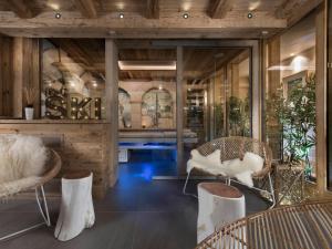 Chalet luxueux avec spa, piscine et vue sur pistes à Courchevel 1550 - FR-1-575-200