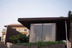 DEEPSPACE cabin on Quiet Beach