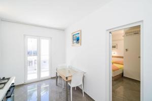 Apartments and rooms Bari