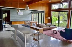 Aranakie- 7 Grey Street Arakoon - Full Linen Provided - Arakoon