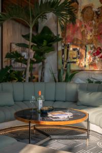 Cala Blanca - Tropical Lagoon Villa in Pererenan