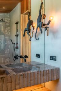 Cala Blanca - Tropical Lagoon Villa in Pererenan