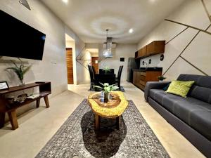 *Tulum 2BR w Pool, Gym, Security, Walk to Town