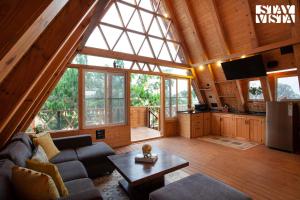 StayVista at The Goldilocks with Pvt Pool & Gym