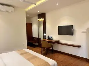 The Lake Hill - Ridge - بهيمتال