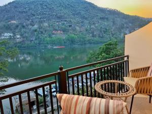 The Lake Hill - Ridge