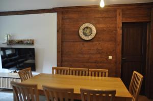 Arc 1950 2bdrm 68 guests Ski-inout Pool+Jacuzzi