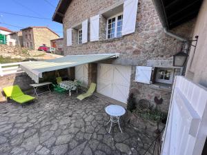 Maisons de vacances Grande maison en pierre a la campagne, belle vue : photos des chambres
