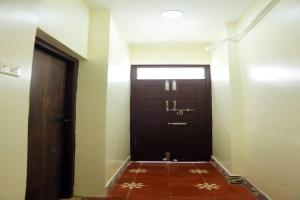 Heritage home with 2 bed2 bath with kitchen in a residential neighborhood.