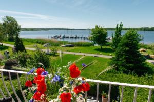 Selliner Ferienappartements mit Balkon und Seeblick