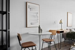 Ballard 1br w lounge bbq nr shopping bars SEA-650