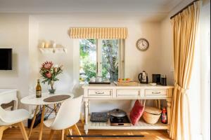 Guest suite - Leafy Constantia Guest House