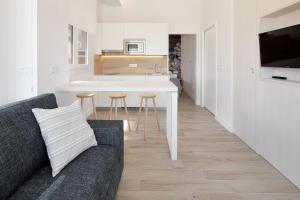 Apartamentos sobre el mar Zarautz by Egona