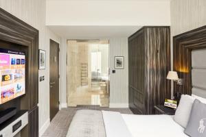 Superior King Room room in Eccleston Square Hotel