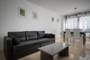 AT144 Completamente equipado, con piscina y cerca de la playa