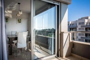 AT144 Completamente equipado, con piscina y cerca de la playa