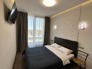 Rybalsky Studio Apartment Podil - Dnipro View