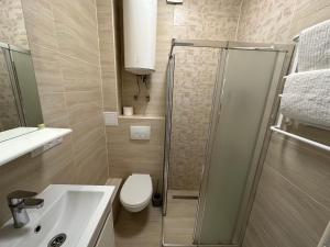 Rybalsky Studio Apartment Podil - Dnipro View