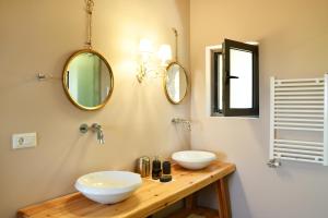 Alexandrass Mansion - Alexinias House